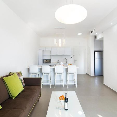 Hilton Bay Apartment With The Shelter テル・アビブ エクステリア 写真