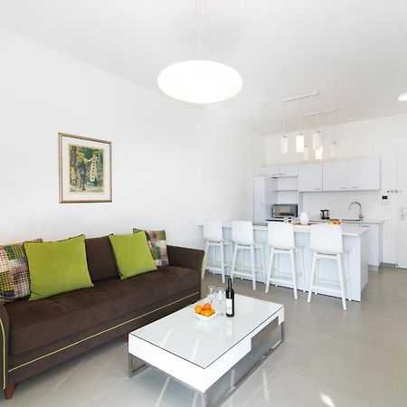 Hilton Bay Apartment With The Shelter テル・アビブ エクステリア 写真