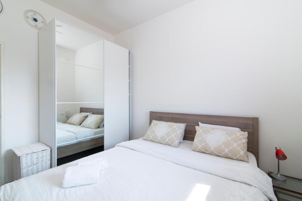 Hilton Bay Apartment With The Shelter テル・アビブ エクステリア 写真